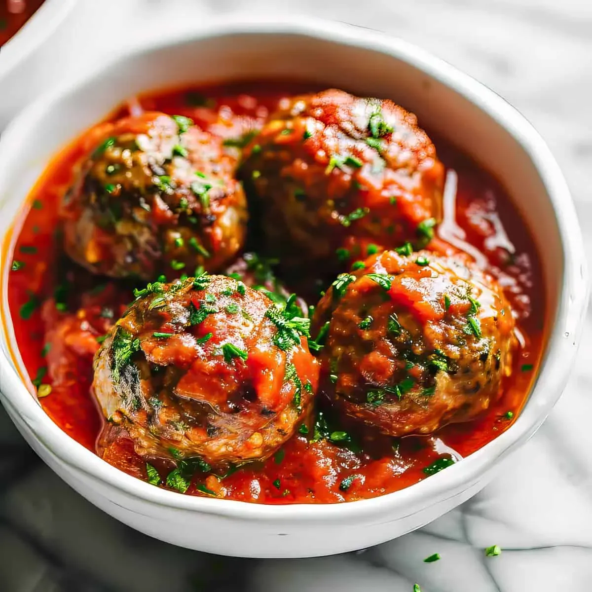 Simple Meatballs in Tomato Sauce: Delicious & Easy