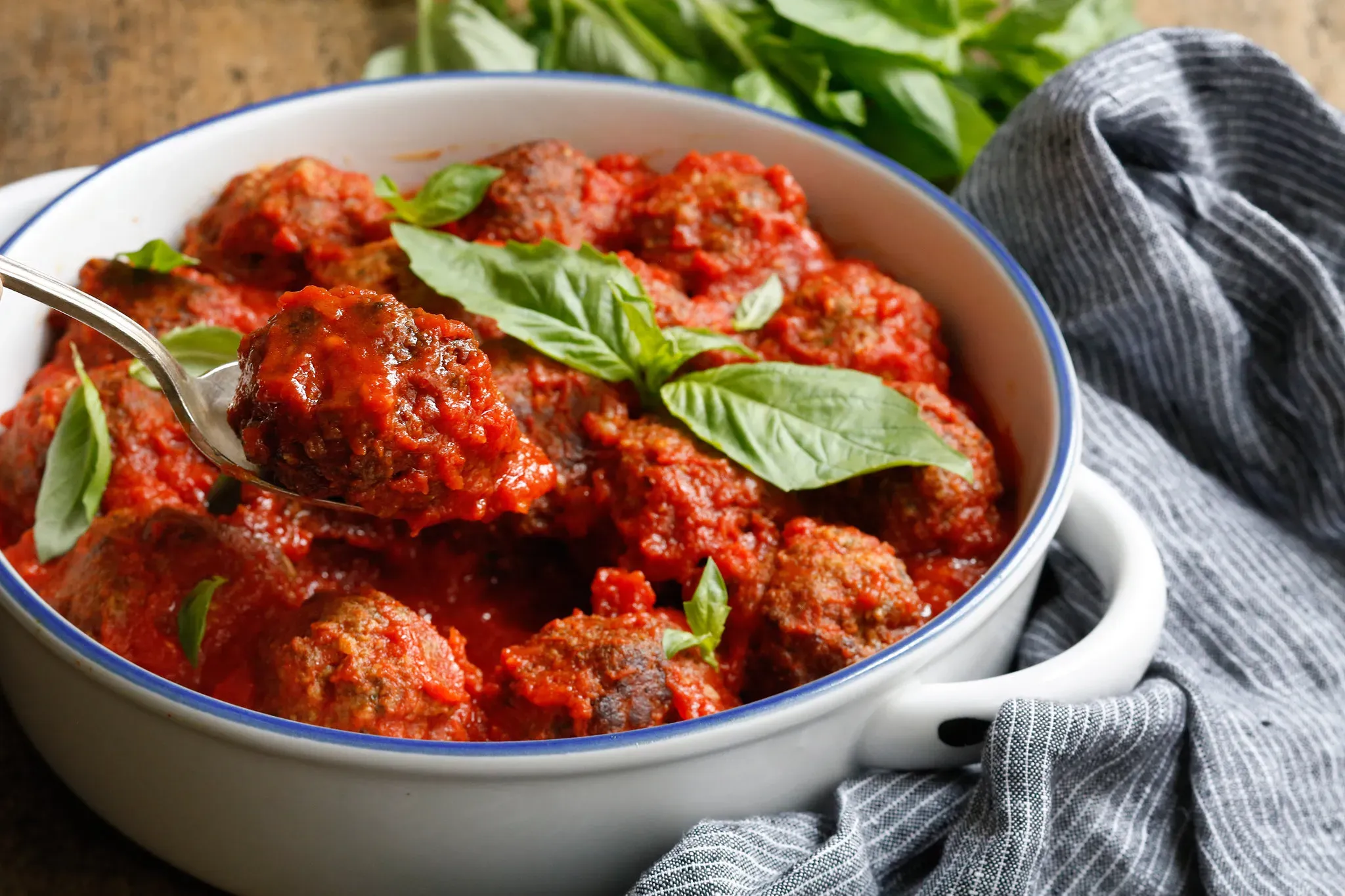 Whipping Up That Savory Marinara Sauce