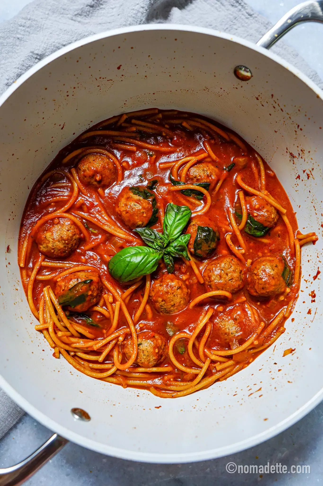 Why Make One Pot Spaghetti and Meatballs?